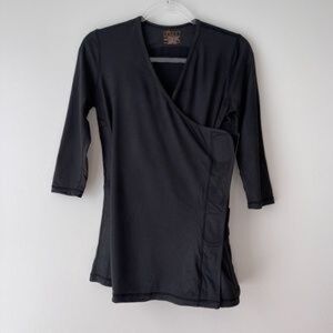 Nuroo Newborn Babywearing Pocket Shirt Medium/Large Black 3/4 Sleeve